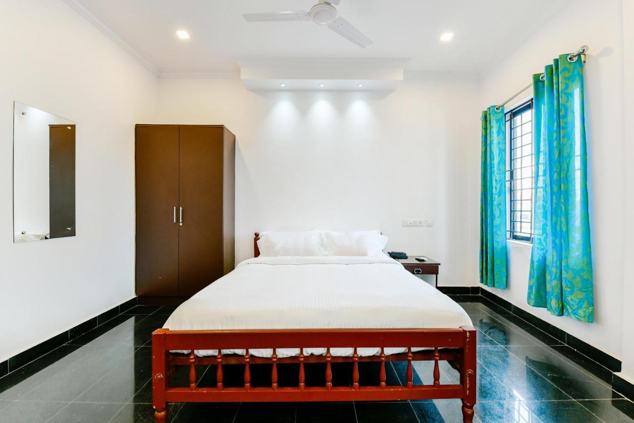 Spot On 39480 Vattekad Tourist Home Kakkanad Εξωτερικό φωτογραφία