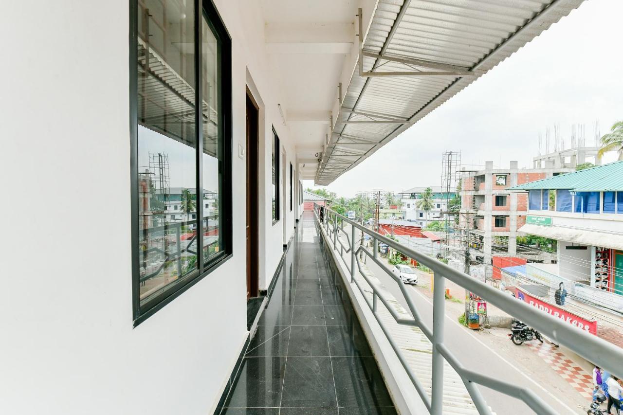 Spot On 39480 Vattekad Tourist Home Kakkanad Εξωτερικό φωτογραφία