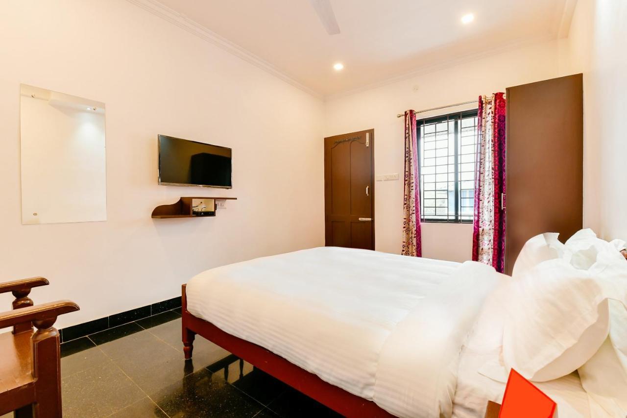 Spot On 39480 Vattekad Tourist Home Kakkanad Εξωτερικό φωτογραφία