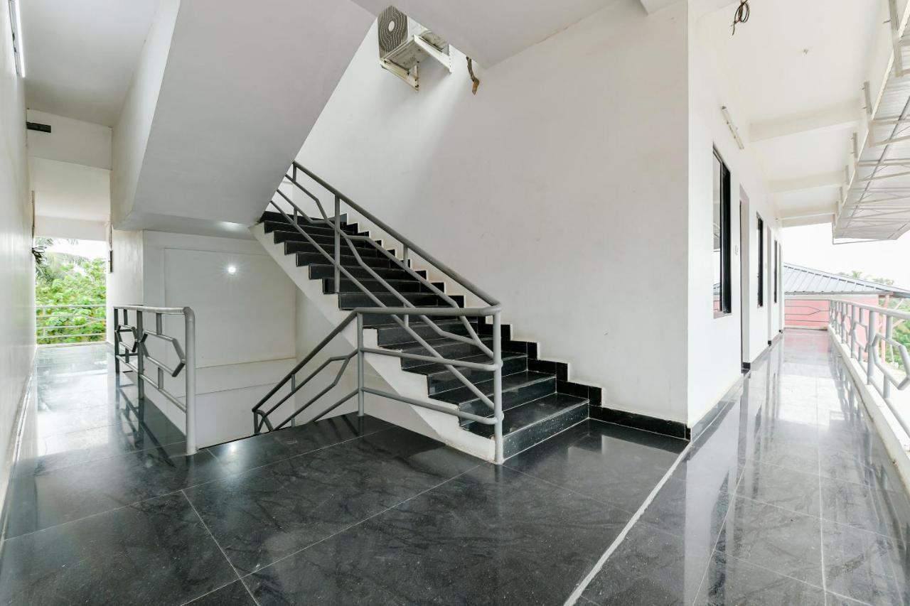 Spot On 39480 Vattekad Tourist Home Kakkanad Εξωτερικό φωτογραφία