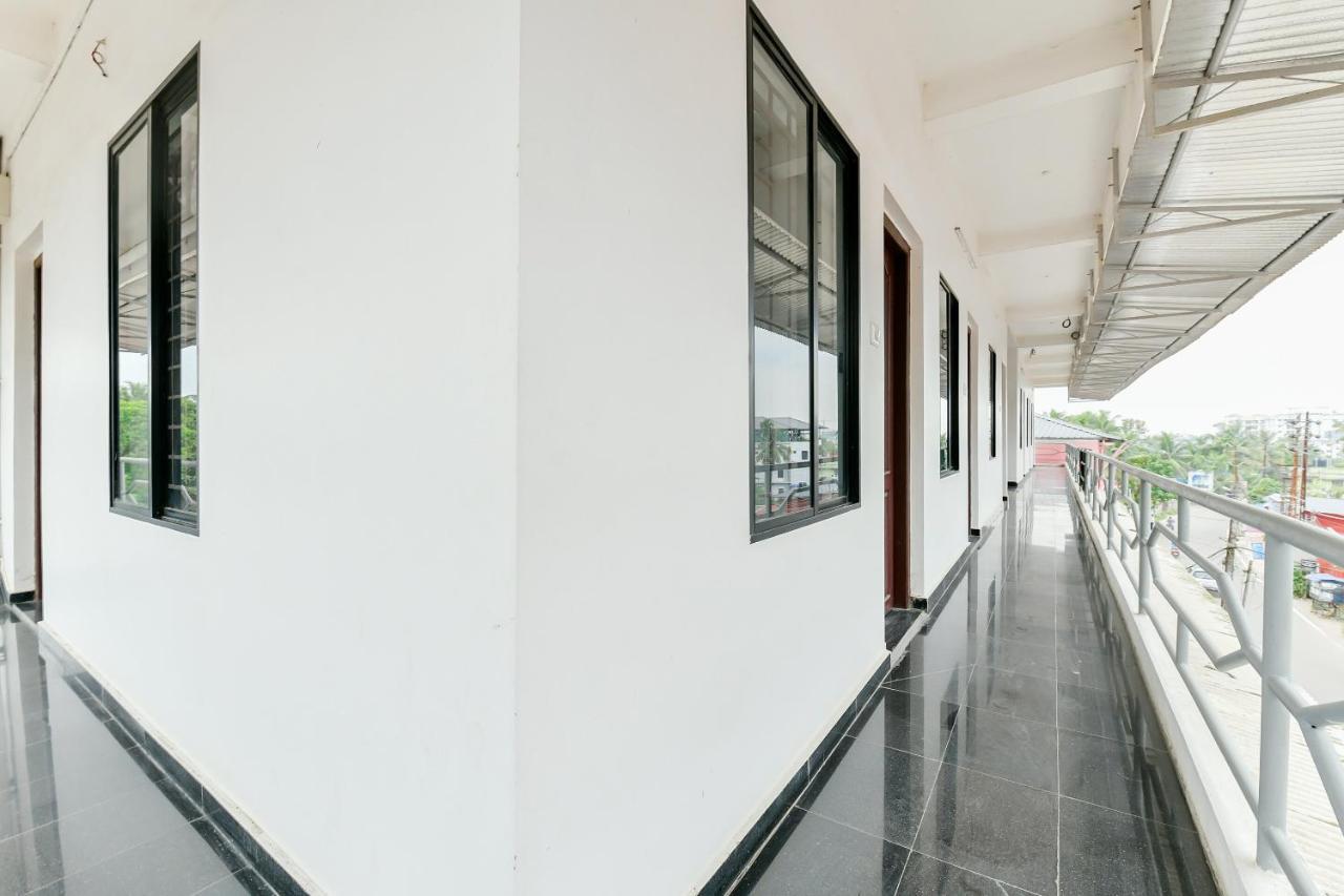 Spot On 39480 Vattekad Tourist Home Kakkanad Εξωτερικό φωτογραφία